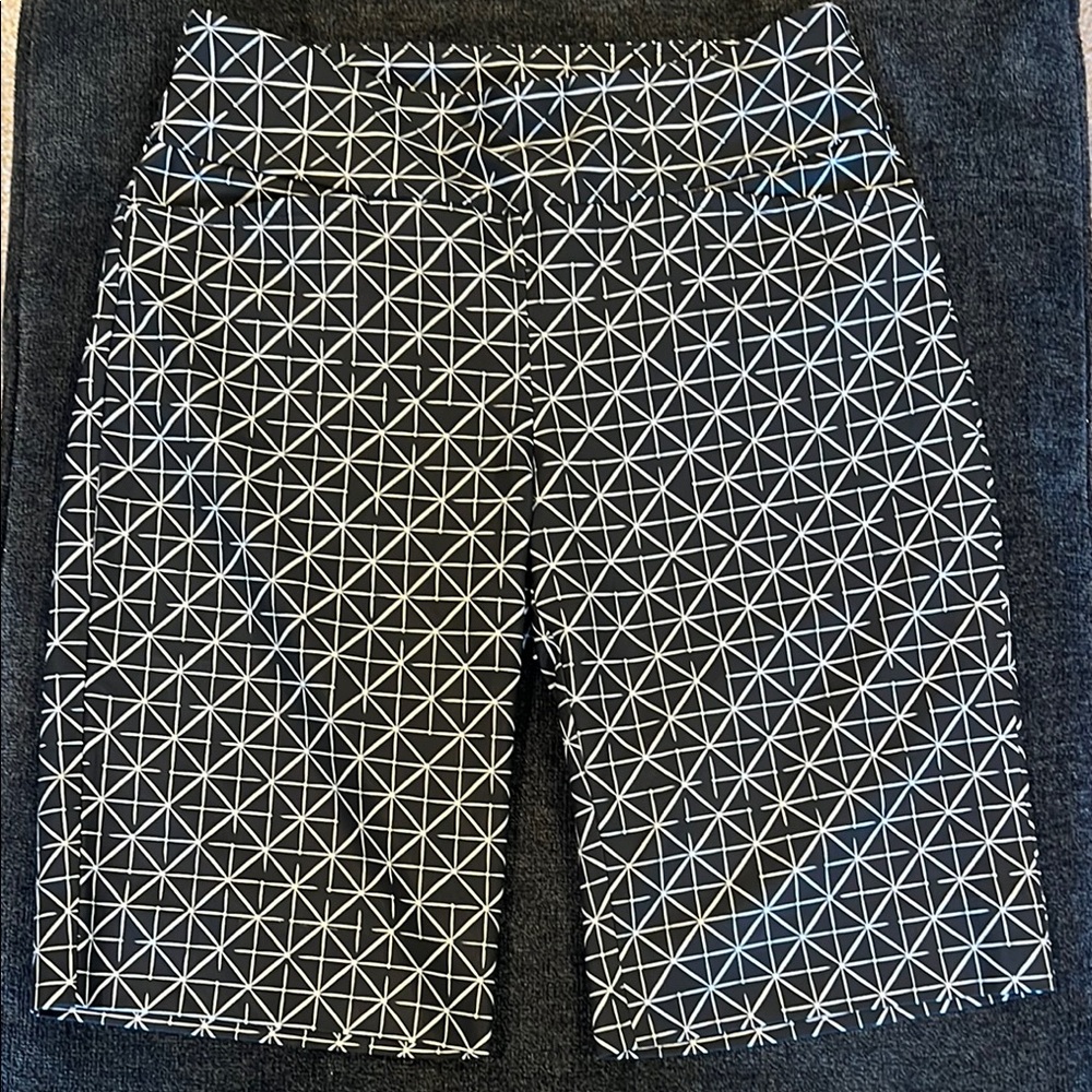 Tail Black and White Geometric Bermudas Golf Shorts